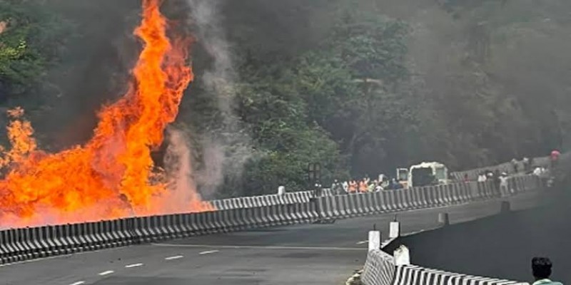 ভারতে কেমিক্যাল বোঝাই ট্রাক বিস্ফোরণ ।। নিহত ৪