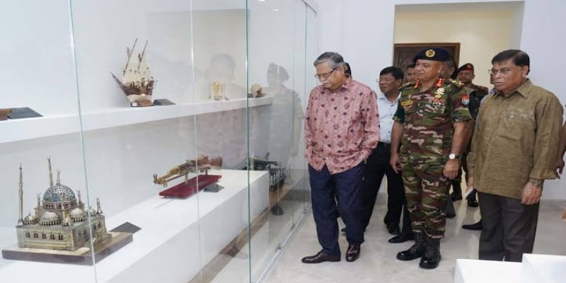 বঙ্গভবনে তোশাখানা জাদুঘর পরিদর্শন করলেন রাষ্ট্রপতি ।।