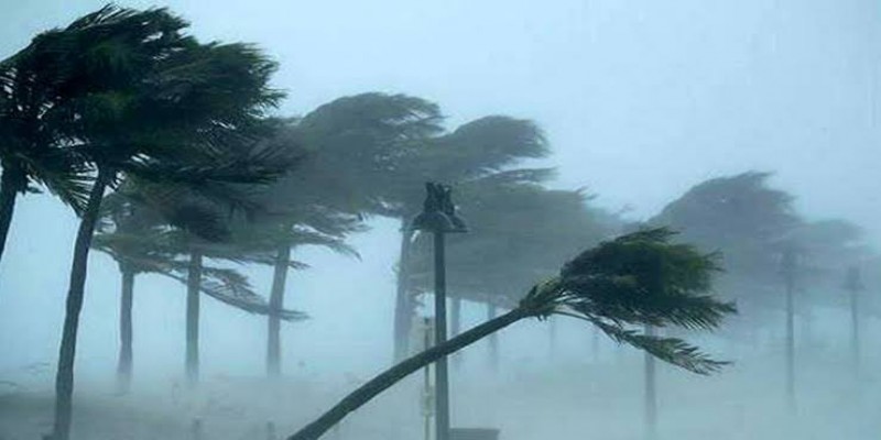 রাত ১টার মধ্যে ৬০ কিমি বেগে ঝড় হতে পারে যেসব জেলায় ।।