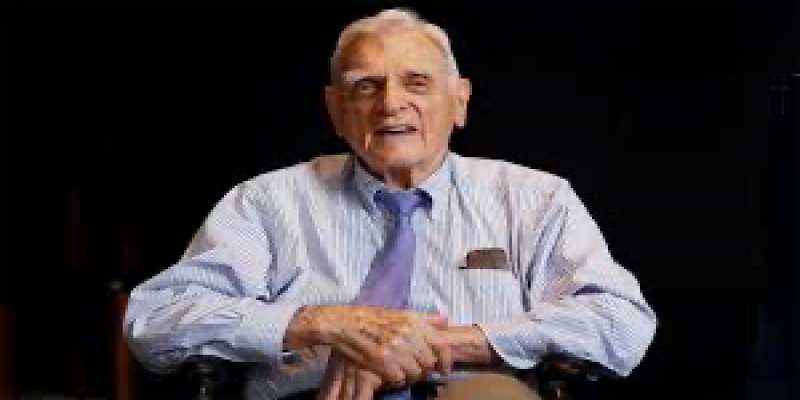 চলে গেলেন বিশ্বের সবচেয়ে বয়স্ক নোবেল বিজয়ী গুডএনাফ ।।