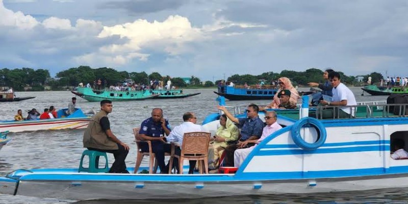শত শত নৌকা নিয়ে সাবেক রাষ্ট্রপ‌তিকে বরণ ।।