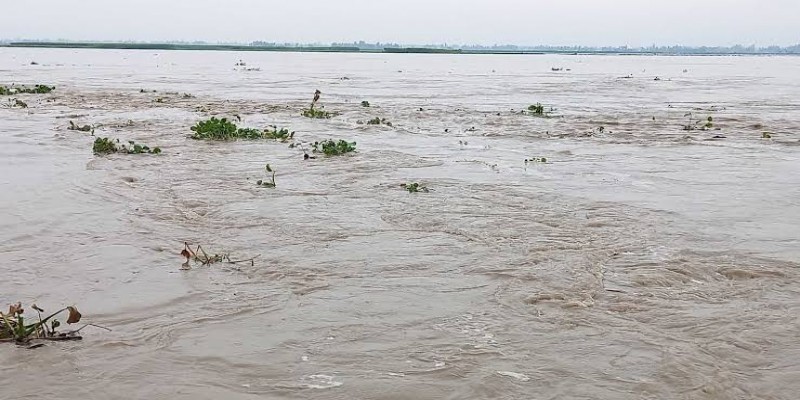 লালমনিরহাটে বিপৎসীমার ওপরে তিস্তার পানি ।।