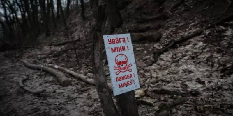 নিষিদ্ধ মাইন ব্যবহার করছে ইউক্রেন ।। এইচআরডব্লিউ