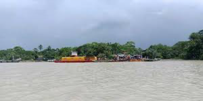 বিপৎসীমার ওপর দিয়ে প্রবাহিত হচ্ছে বরিশালের ৬ নদীর পানি ।।