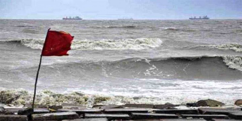 বঙ্গোপসাগরে গভীর মেঘমালার প্রভাব॥ চার বন্দরে ৩ নম্বর সতর্কতা সংকেত