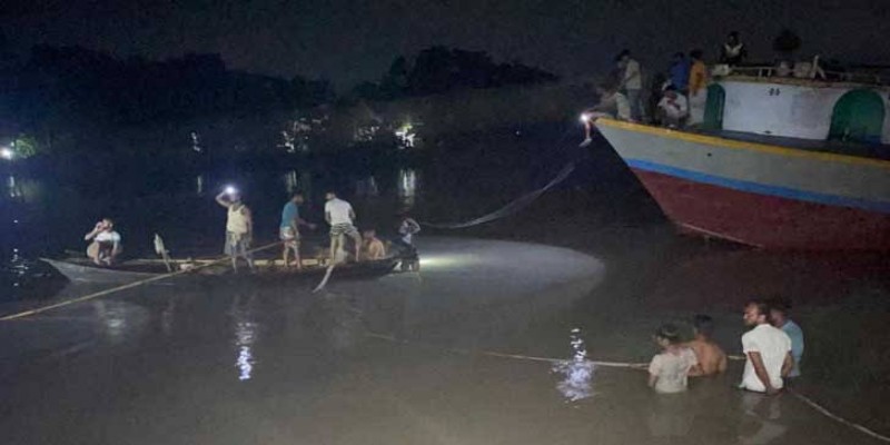 মুন্সীগঞ্জে ৪৬যাত্রী নিয়ে ট্রলার দূর্ঘটনা॥ ৮ মৃতদেহ উদ্ধার, নিঁখোজ ৬