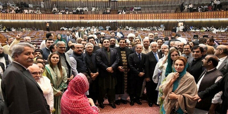 পাকিস্তানের পার্লামেন্ট ভেঙে দিয়েছেন প্রেসিডেন্ট আরিফ আলভি