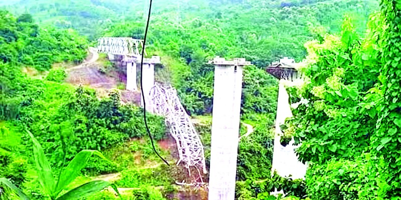 ভারতে নির্মাণাধীন রেল সেতু ভেঙে ২২জন নিহত॥