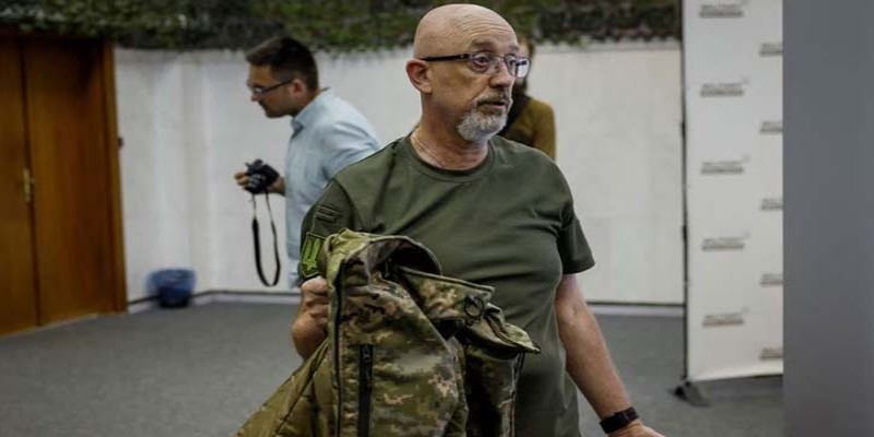 ইউক্রেনের প্রতিরক্ষামন্ত্রী বরখাস্ত॥