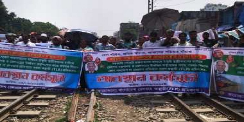 ঢাকার সঙ্গে সারাদেশের ট্রেন চলাচল বন্ধ॥