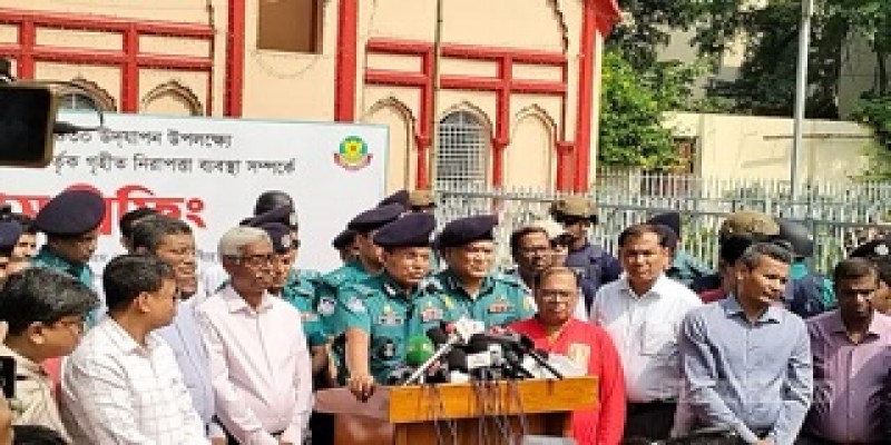 শারদীয় দুর্গা উৎসবে নিরাপত্তা শঙ্কা নেইঃ ডিএমপি কমিশনার