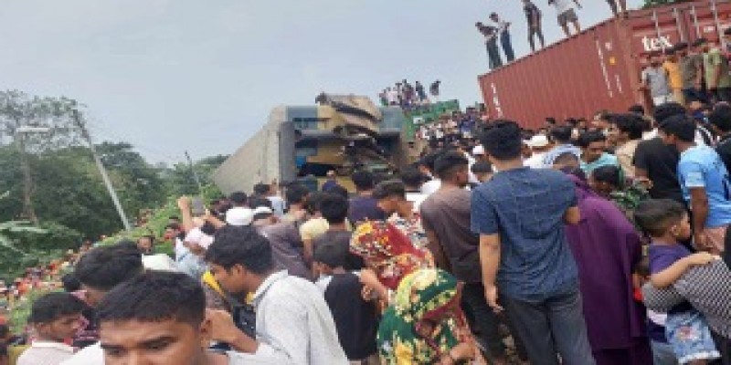 ট্রেন দুর্ঘটনাঃ ঢাকার চার হাসপাতালকে প্রস্তুত থাকার নির্দেশনা