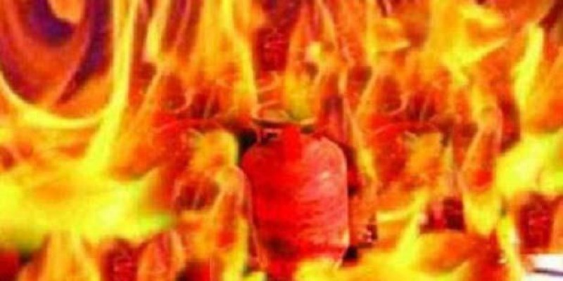 গ্যাস সিলিন্ডার বিস্ফোরণে একই পরিবারের ৫ সদস্য দগ্ধ