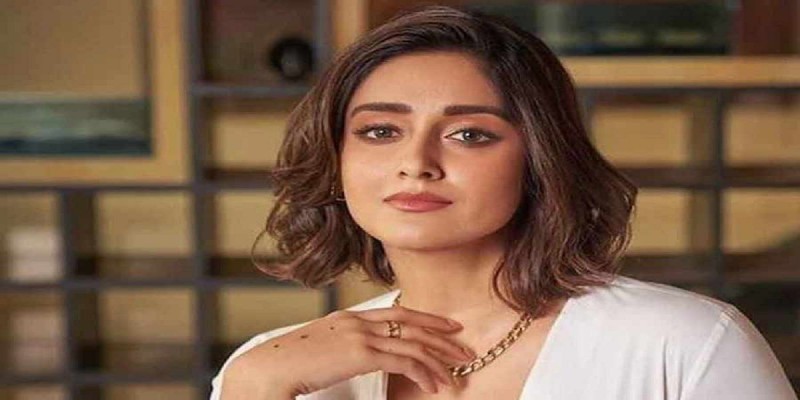 বিয়ের আগেই সন্তানের মা বলিউড অভিনেত্রী ইলিয়ানা ডিক্রুজ