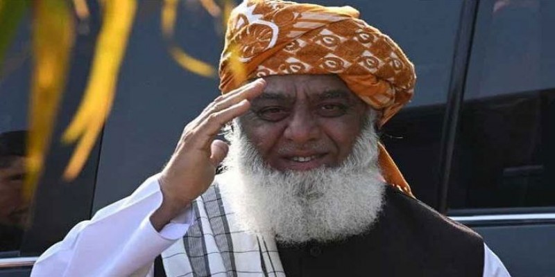 পাকিস্তানের পরবর্তী প্রেসিডেন্ট জমিয়ত উলামায়ে ইসলামের প্রধান মাওলানা ফজলুর রহমান