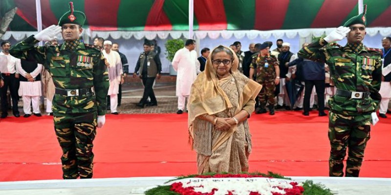 বঙ্গবন্ধু শেখ মুজিবুর রহমানের সমাধিসৌধে প্রধানমন্ত্রী শেখ হাসিনার শ্রদ্ধা নিবেদন