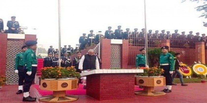 রাজারবাগে শহীদদের প্রতি স্বরাষ্ট্রমন্ত্রী ও আইজিপির শ্রদ্ধা