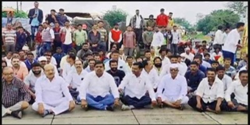 পিঁয়াজ রপ্তানিতে নিষেধাজ্ঞাঃ  প্রতিবাদে রাস্তায় ভারতের কৃষক-ব্যবসায়ীরা