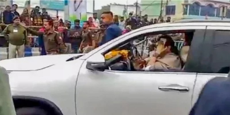 ফের সড়ক দুর্ঘটনায় মুখ্যমন্ত্রী মমতা॥ সুরক্ষা নিয়ে প্রশ্ন- তদন্তের নির্দেশ