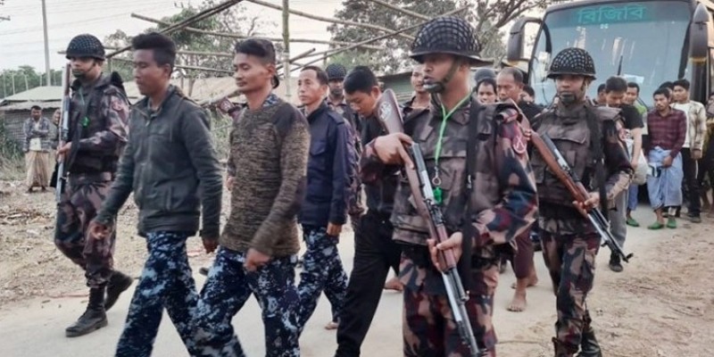 বাংলাদেশে আশ্রয়নেয়া মিয়ানমারের ৩৩০ সেনা আজ নিজ দেশে ফিরছেন॥