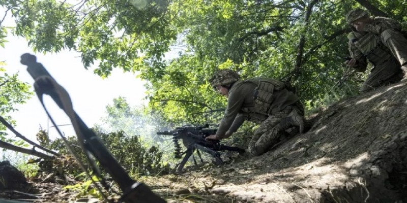 সেনা প্রত্যাহার করছে ইউক্রেন॥রাশিয়ার দখলে যাচ্ছে আরও এক শহর