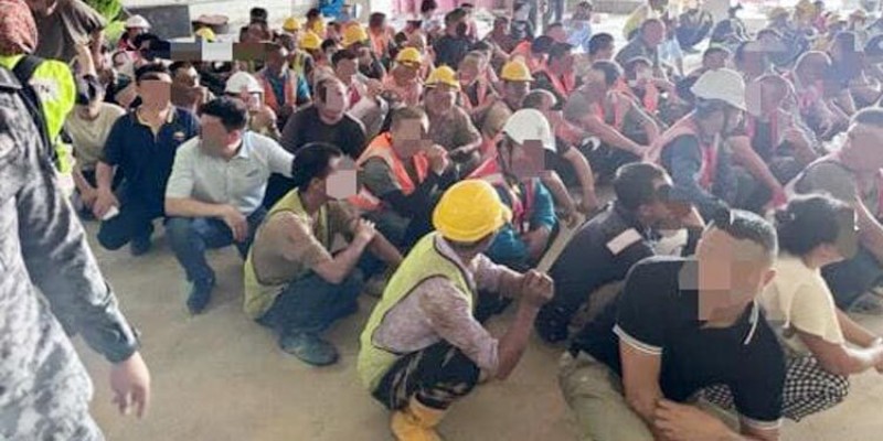 মালয়েশিয়ায় ১৩২ অবৈধ বাংলাদেশি অভিবাসী গ্রেপ্তার॥