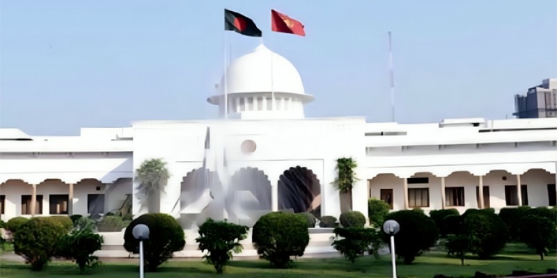 অন্তর্বর্তী সরকারের তিন উপদেষ্টার শপথ দুপুরে॥