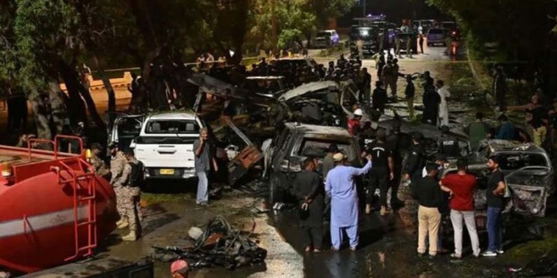 পাকিস্তানের করাচি বিমানবন্দরে বিস্ফোরণ॥ চীনা নাগরিকসহ নিহত ৩