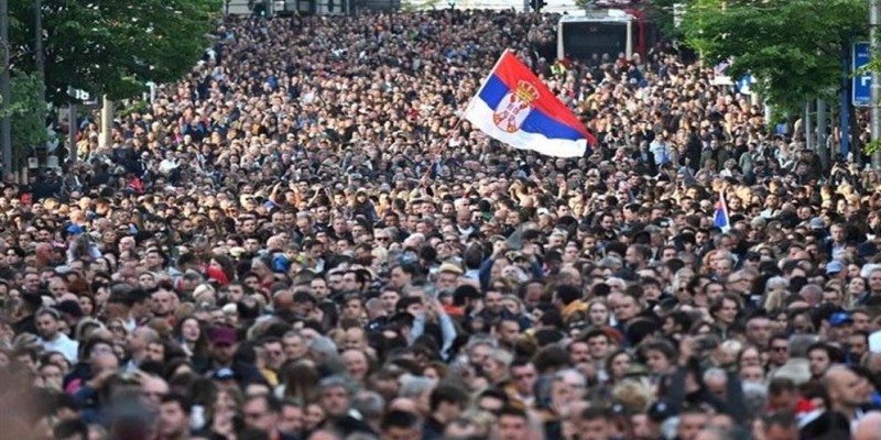 বিক্ষোভে উত্তাল বেলগ্রেডের রাজধানী সার্বিয়া॥