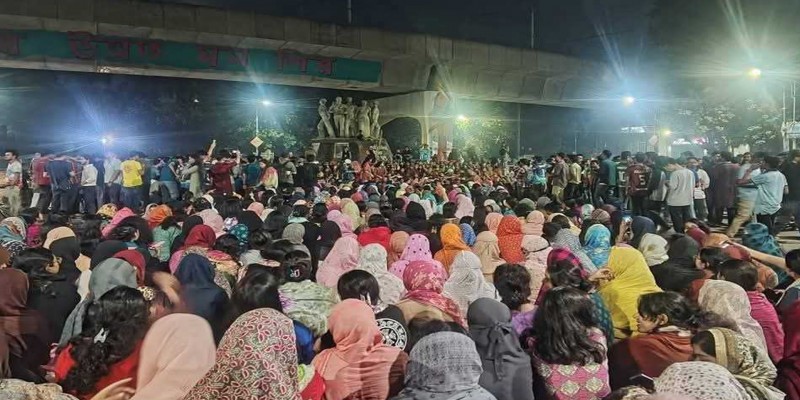 মাগুরার শিশু ধর্ষনের প্রতিবাদে মধ্যরাতে উত্তাল ঢাবি॥ধর্ষকদের সর্বোচ্চ শাস্তি দাবি