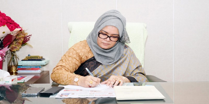 অধ্যাপক কামরুন নাহার পলিনের স্বাস্থ্য শিক্ষায় অ্যাওয়ার্ড অর্জন।
