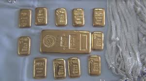 সাতক্ষীরা সীমান্তে ১২ পিস স্বর্ণের বারসহ চোরাকারবারি আটক।