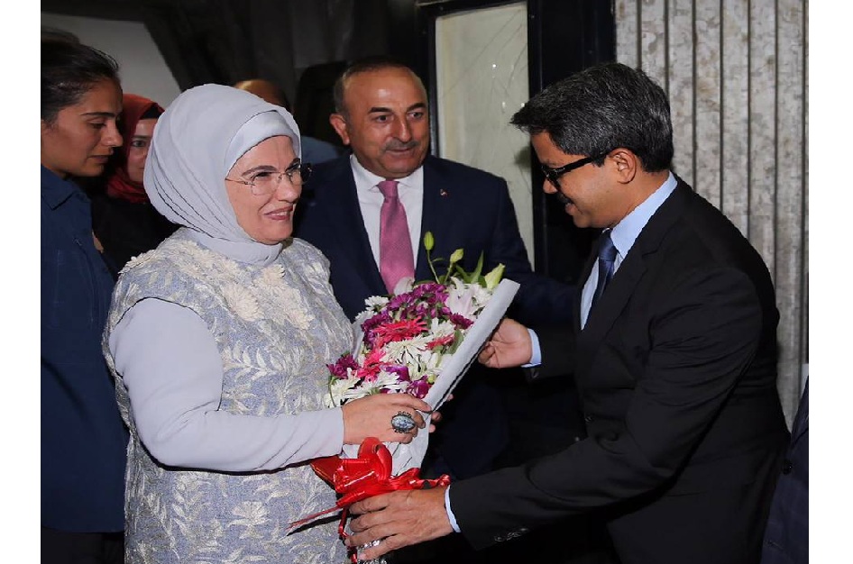 রোহিঙ্গা ইস্যুতে ঢাকা পৌঁছেছেন তুরস্কের ফার্স্ট লেডি এমিনি এরদোয়ান।।