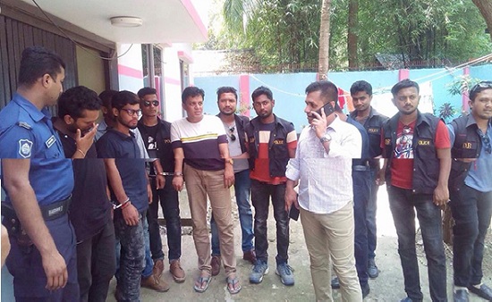 মাদারীপুরে শিক্ষক নিয়োগ পরীক্ষায় প্রশ্ন ফাঁস চক্রের ১৫ সদস্য আটক।।