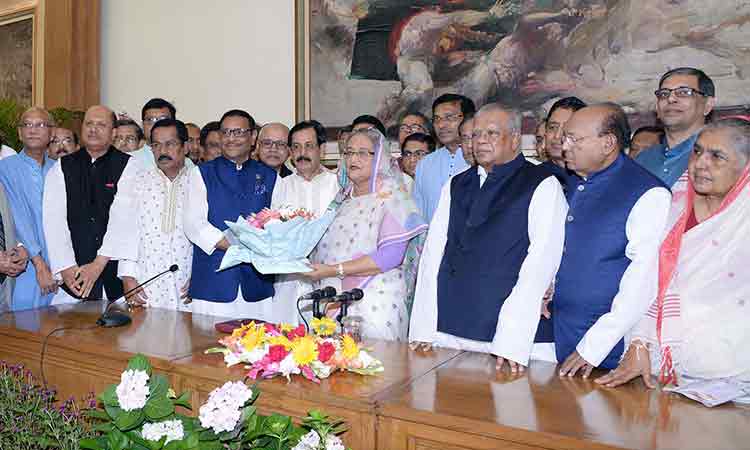 আওয়ামী লীগে নতুন নেতৃত্ব খোঁজার পরামর্শ শেখ হাসিনার।।   