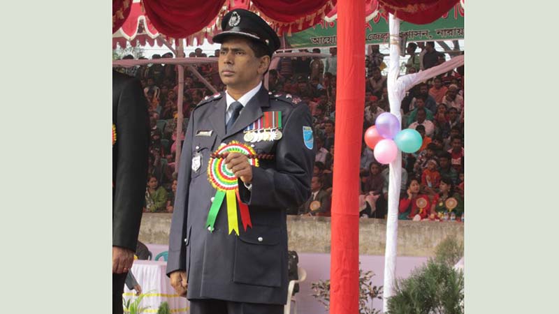মহান বিজয় দিবস উপলক্ষ্যে দরিদ্র শীতার্তদের মাঝে কম্বল বিতরন করলেন পুলিশ কর্মকর্তা শেখ নাজমুল আলম