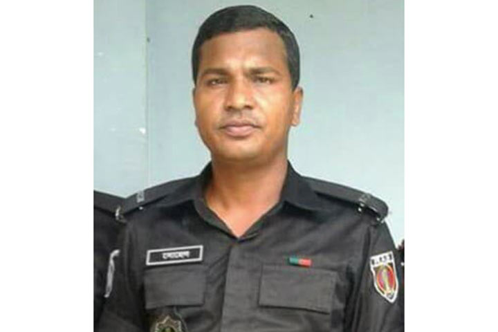 গাজীপুরে মাইক্রোবাসের ধাক্কায় র‍্যাব কর্মকর্তা নিহত।।   