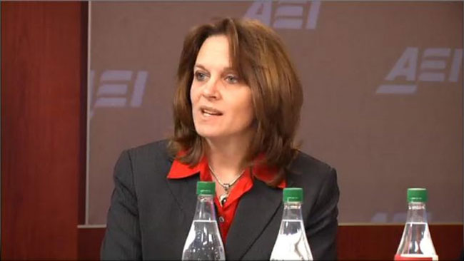 অবশেষে প্রেসিডেন্ট ট্রাম্পের উপ সহকারী লিজা কার্টিস ঢাকায় আসছেন রোববার