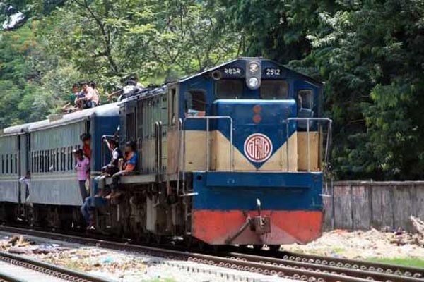 খুলনা-বেনাপোল রুটে রেল যোগাযোগ স্বাভাবিক।।   