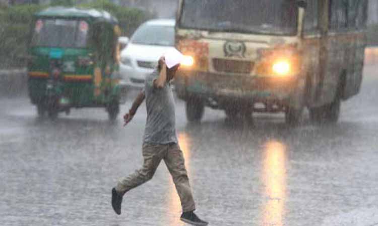 গত এক সপ্তাহের টানা বর্ষণে নাকাল রাজধানীবাসীর জীবনযাত্রা ।।