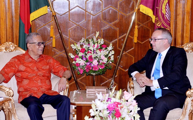 বঙ্গভবনে রাষ্ট্রপতি আব্দুল হামিদের সঙ্গে সাক্ষাৎ করলেন বিদায়ী সুইডিশ রাষ্ট্রদূত।।