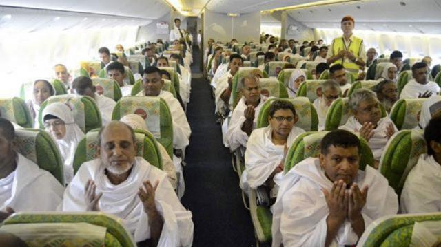 চার শতাধিক হজযাত্রী নিয়ে প্রথম হজ ফ্লাইট ছেড়েছে