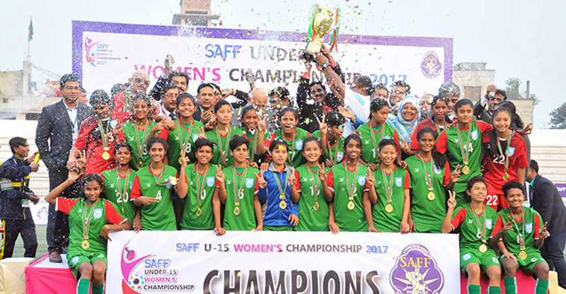 ভারতকে ১-০ গোলে হারিয়ে শিরোপা জয় করল বাংলাদেশের মেয়েরা।।