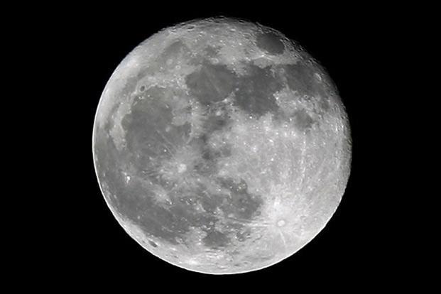চাঁদে রোবট স্টেশন করবে চীন।      