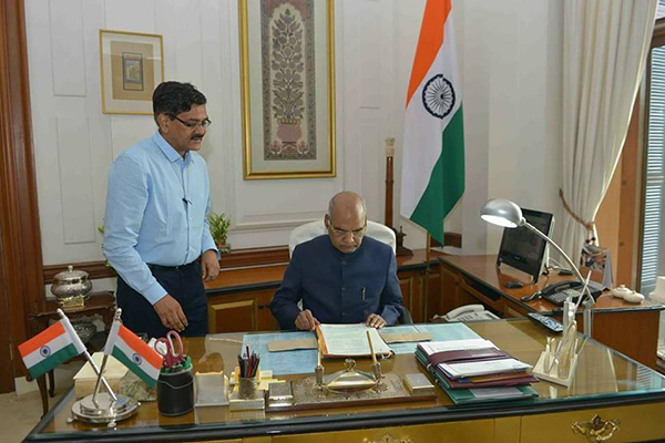 দায়িত্ব নিয়েই কাজ শুরু করেছেন ভারতের বিজেপি সমর্থিত নতুন রাষ্ট্রপতি রামনাথ কোবিন্দ
