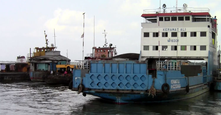 পাটুরিয়া-দৌলতদিয়া নৌরুটে ফেরি চলাচল শুরু।।