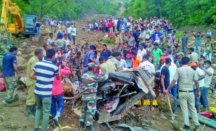 ভারতের হিমাচলে ভূমিধসের কবলে যাত্রীবাহী বাস, নিহত ৪৮