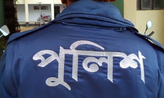 মানিকগঞ্জে আসামি ধরতে নদীতে ঝাঁপ দিয়ে নিঁখোজ হলেন এক পুলিশ সদস্য।।