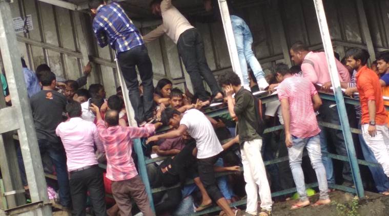 ভারতের মুম্বাইয়ে গুজবে পদপিষ্ট হয়ে নিহত ২২,