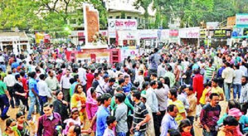 একুশের গ্রন্থমেলায় প্রতিদিন বই বিক্রি বাড়ছে।।